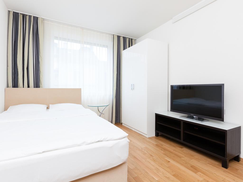 Swiss Star Longstreet - Self Check-In Apartment Zurich Room photo