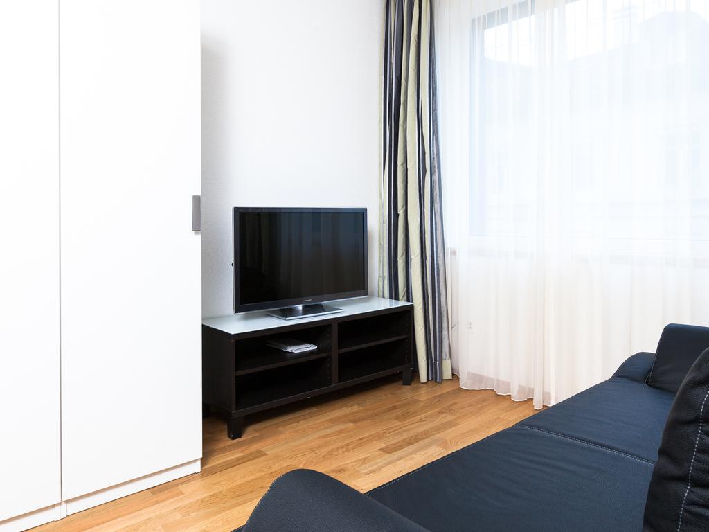 Swiss Star Longstreet - Self Check-In Apartment Zurich Room photo