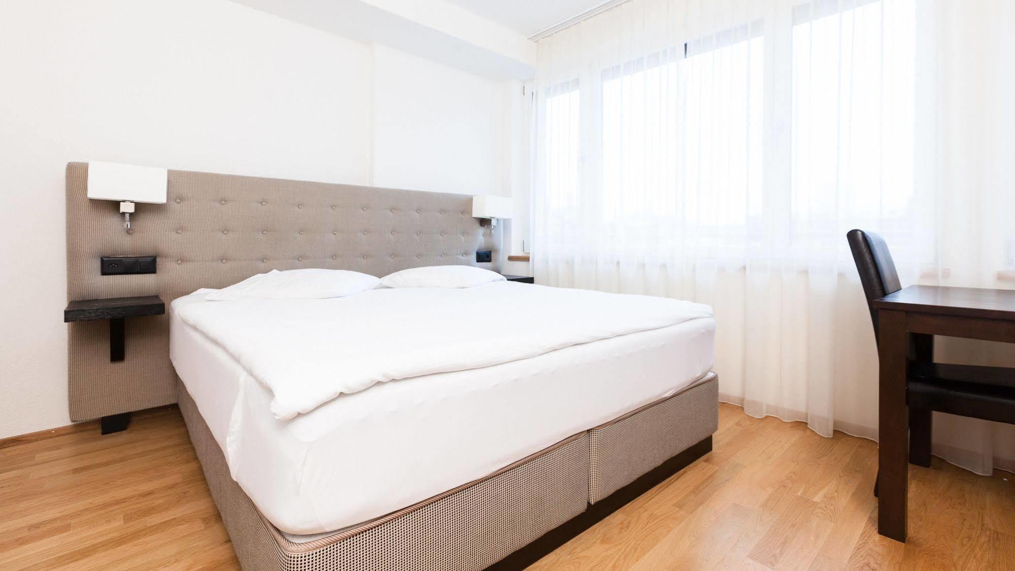 Swiss Star Longstreet - Self Check-In Apartment Zurich Exterior photo